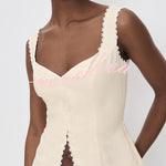 Fashionable Lace-trimmed V-neck Sleeveless Slim-fit Vest